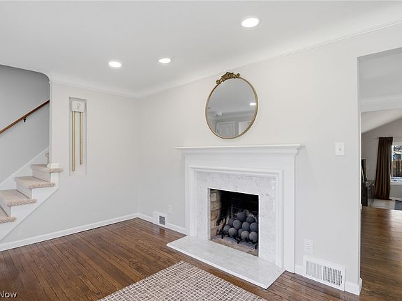 4th image of 1390 Brainard Rd