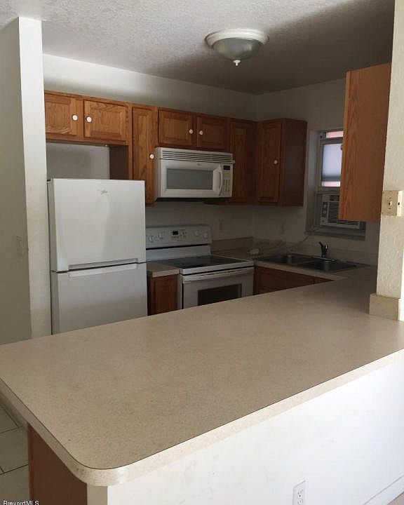 2nd image of 220 Columbia Dr APT 17