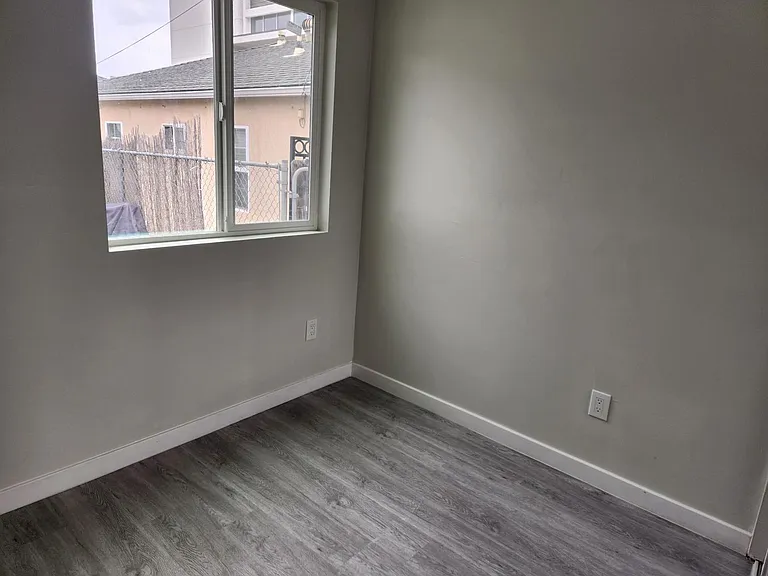 Broadway Lofts — Photo 16