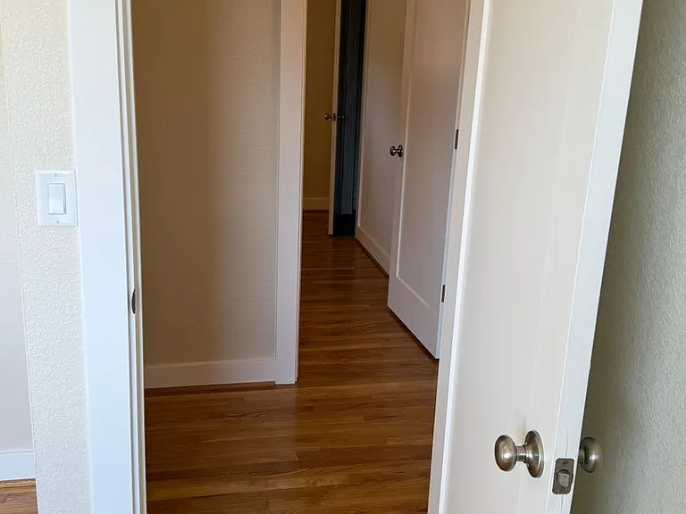 10317 NE Hoyt St — Photo 37