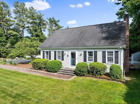 16 Raymond St, Dartmouth, MA 02748