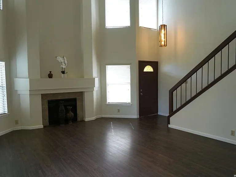 8435 Forest Ridge Dr — Photo 2