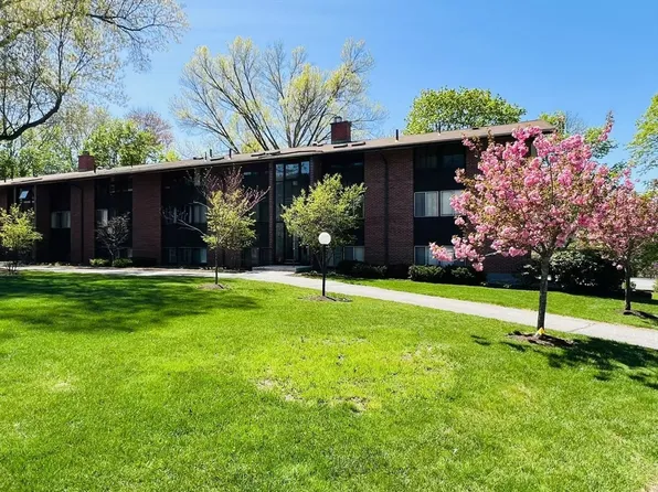 2 Longwood Dr #407, Andover, MA 01810