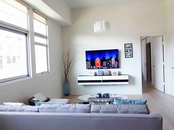 2nd image of 238 S Arroyo Pkwy Unit 215