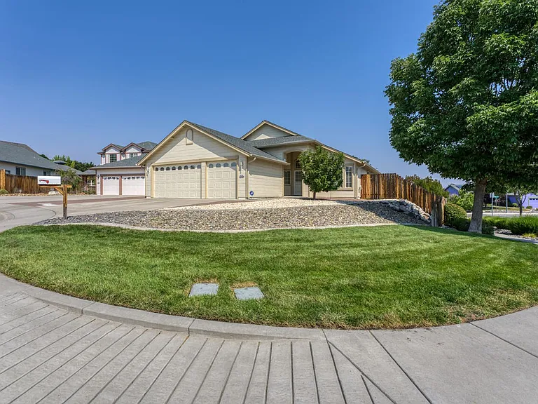 4791 Mesa Meadows Dr — Photo 3