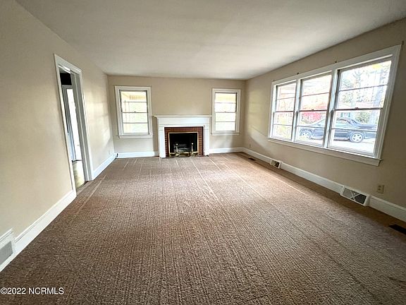 3rd image of 1407 Evergreen Dr