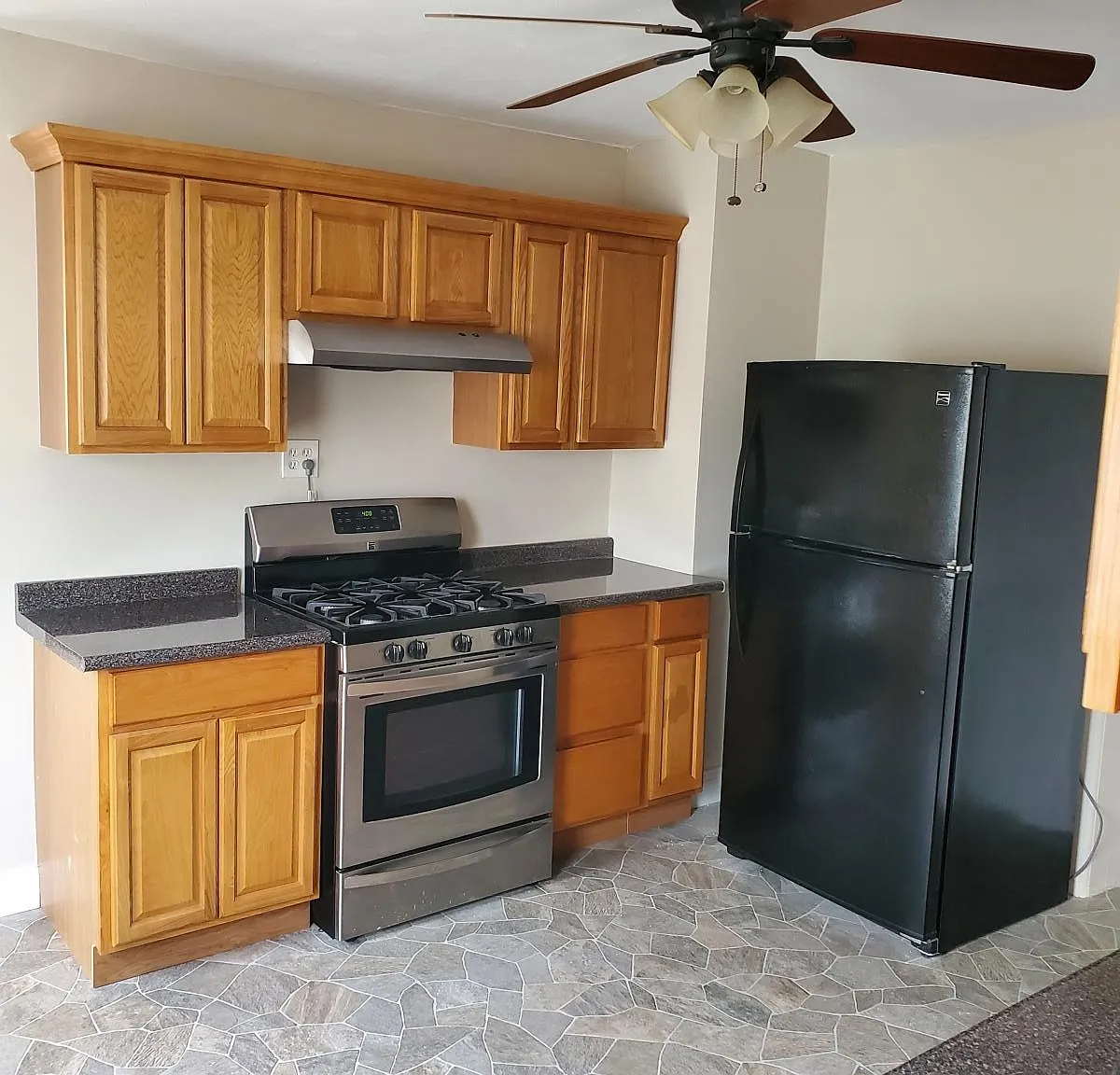 4 bed, 1600 sqft, $2,100 — Photo 1