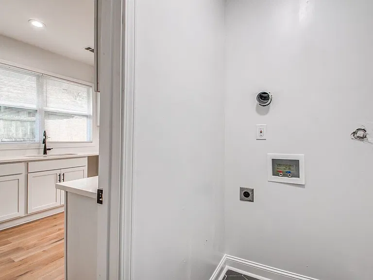 1825 Young Ave — Photo 14