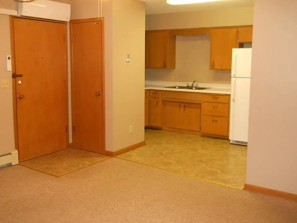 525 W Spring St #4