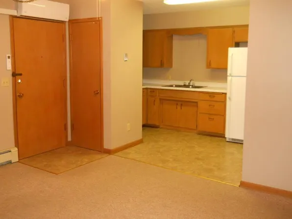 525 W Spring St, New Hampton, IA