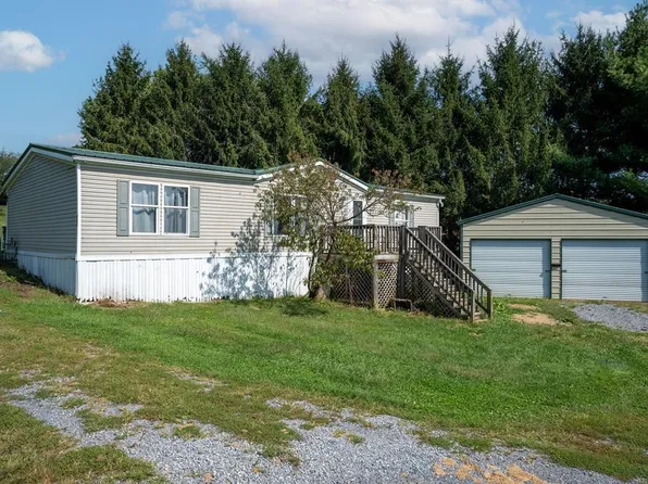 859 W Chilhowie St, Marion, VA 24354