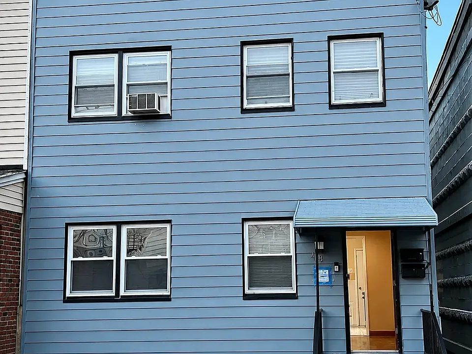 Sanford Ave