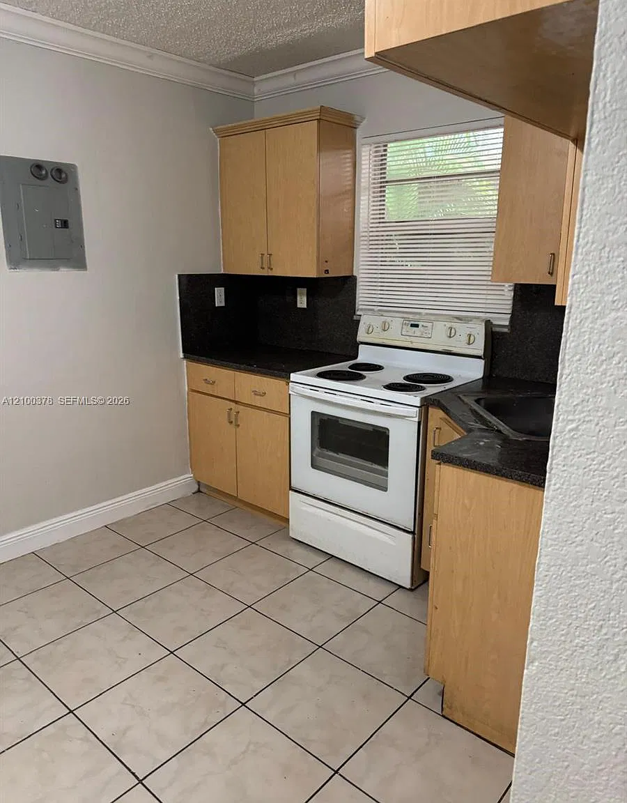 16118 NE 21st Ave — Photo 4