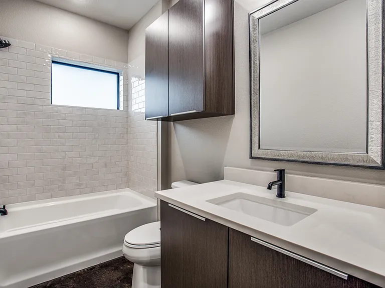 2720 W Devitt St #W — Photo 3