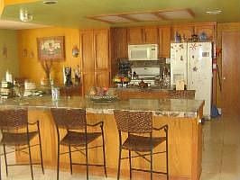 Kitchen w/brk nook