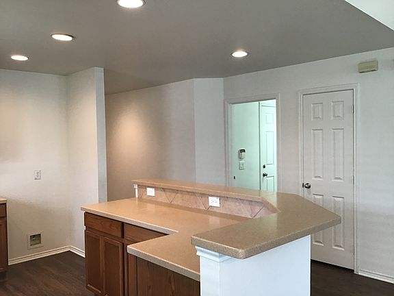 4th image of 16435 Mountainhead Dr