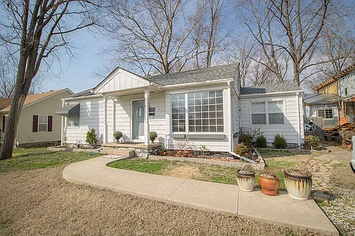 301 W Forest Ave Photo 1