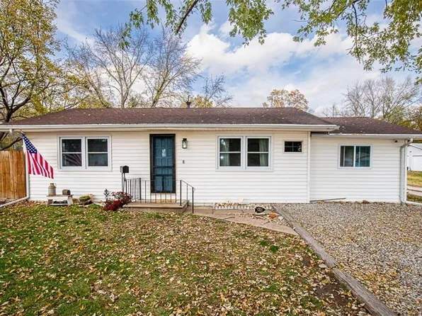 709 E Powhattan St, Ottawa, KS 66067