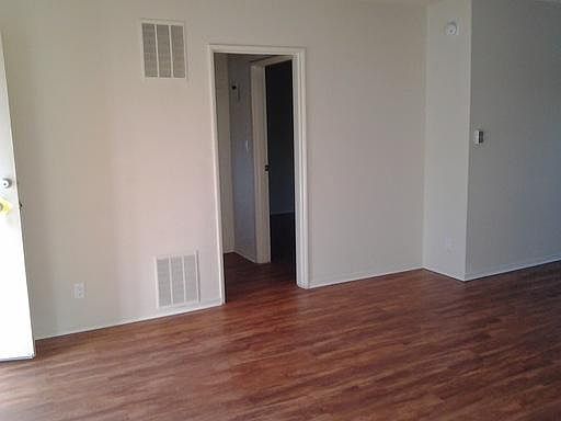 4th image of 825 S Windsor Blvd