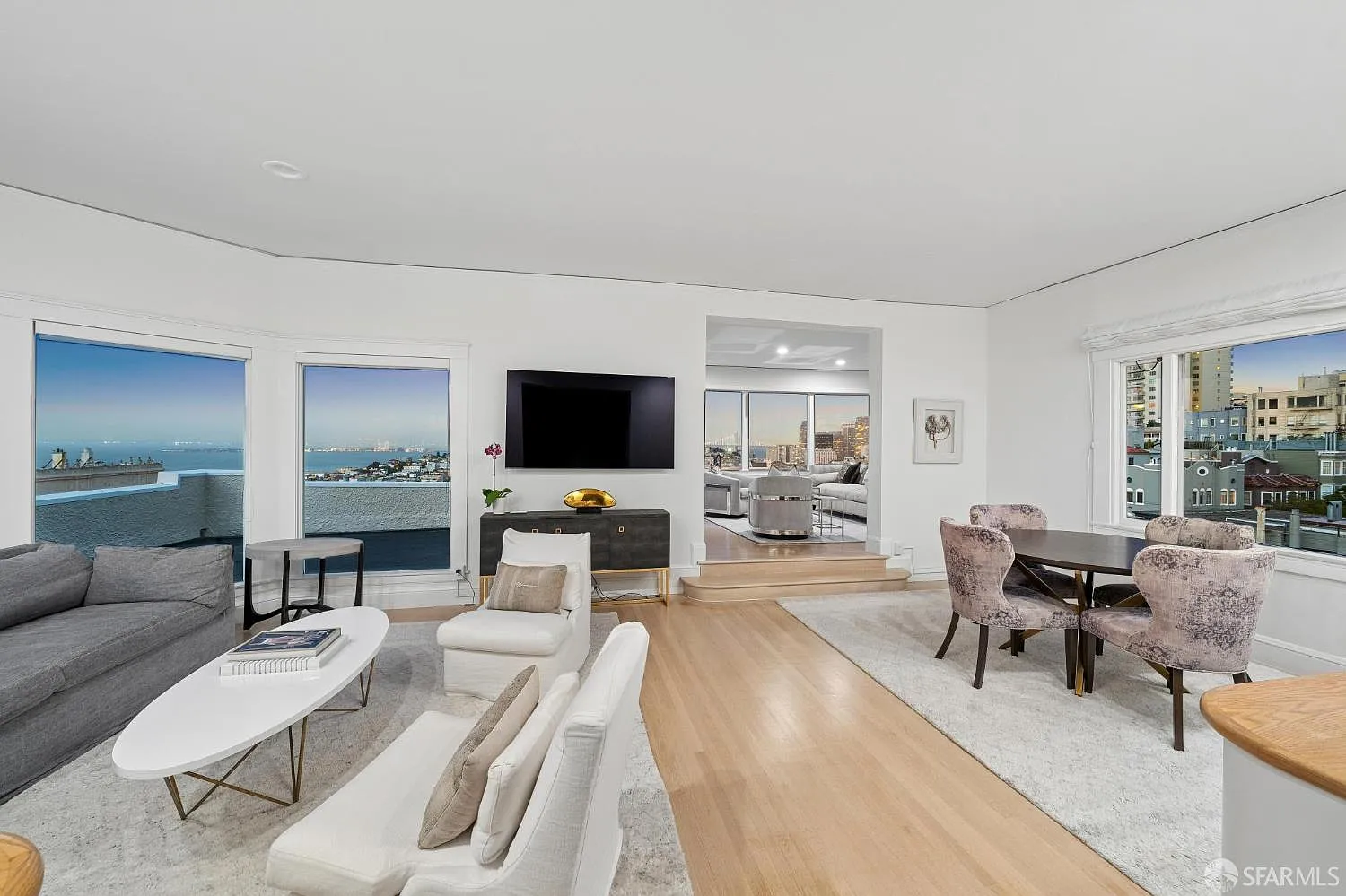 1127 Greenwich St - Photo 2