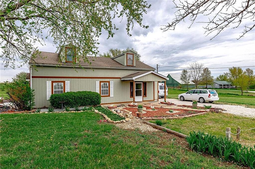 407 W Lawrence St Spring Hill Ks 66083 Zillow