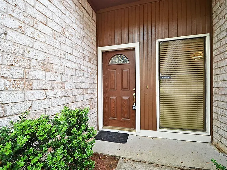 3130 Frontier Dr — Photo 2