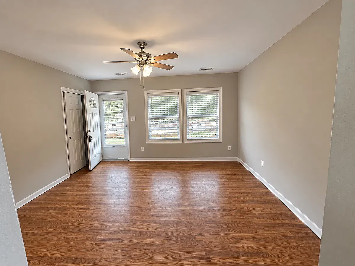 4 bed, 1242 sqft, $1,900 — Photo 2