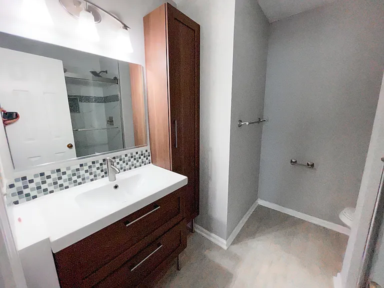 308 Hollyfax Cir — Photo 6