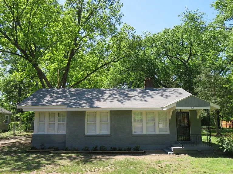 1021 Whitehaven Ln — Photo 1