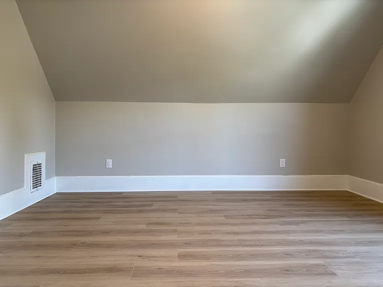 1702 Ferry St — Photo 11
