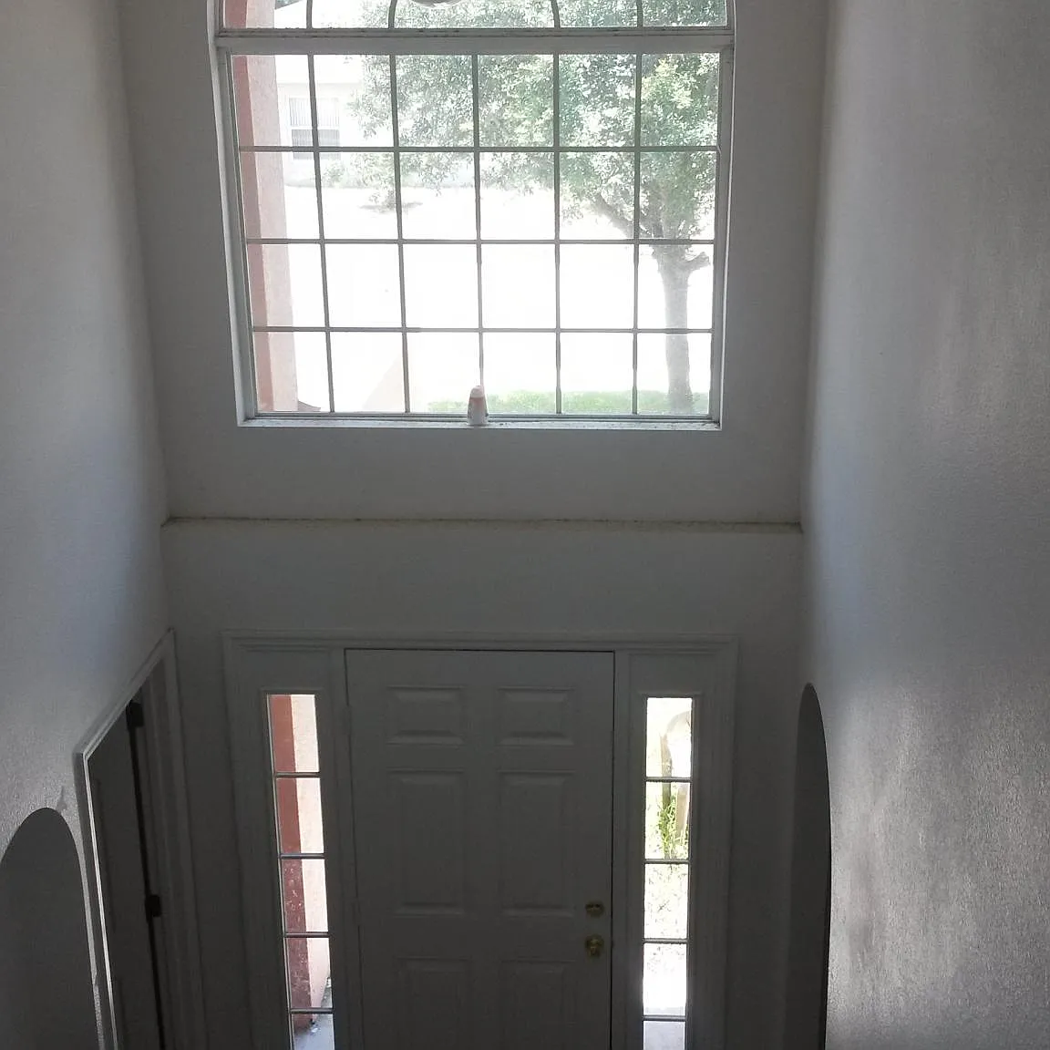 5 bed, 2.5 bath, 2320 sqft, $2,495 — Photo 2