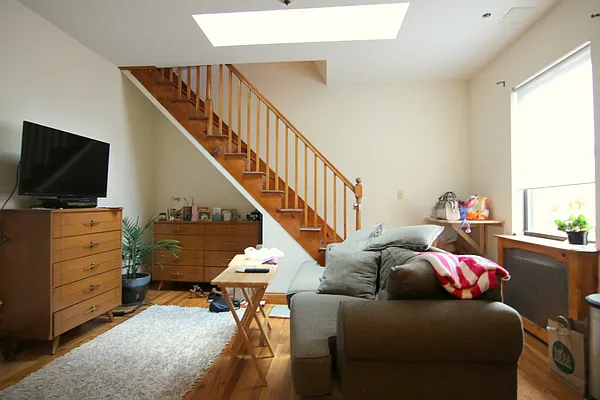 Rented by JK Dansar Corp | media 52