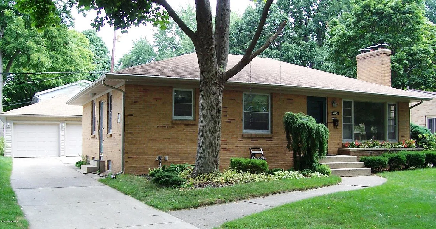 2051 Griggs St SE photo 1