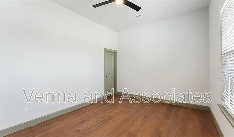 1221 Mammoth St — Photo 15