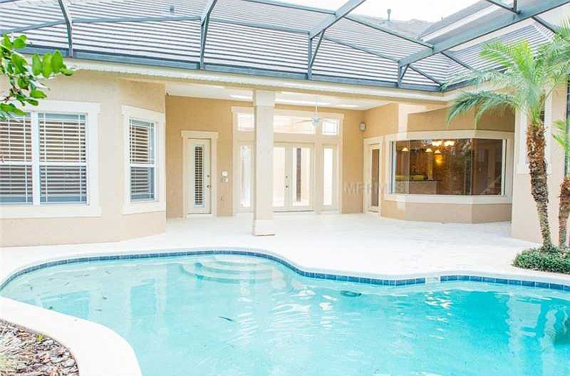 Back screened in patio/pool