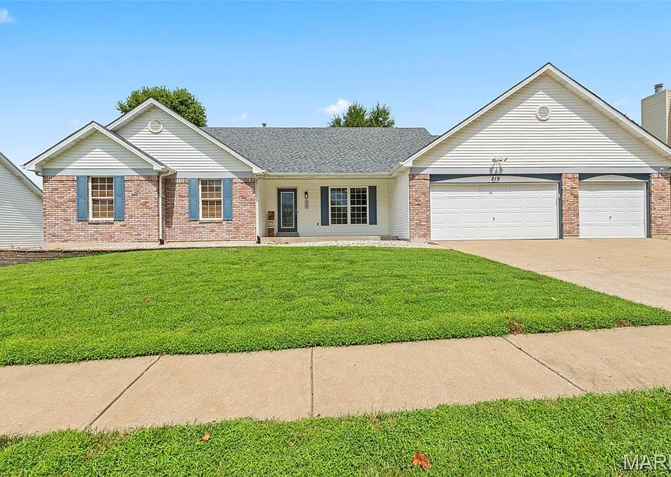 1st image of 219 Waterford Crossing Dr
