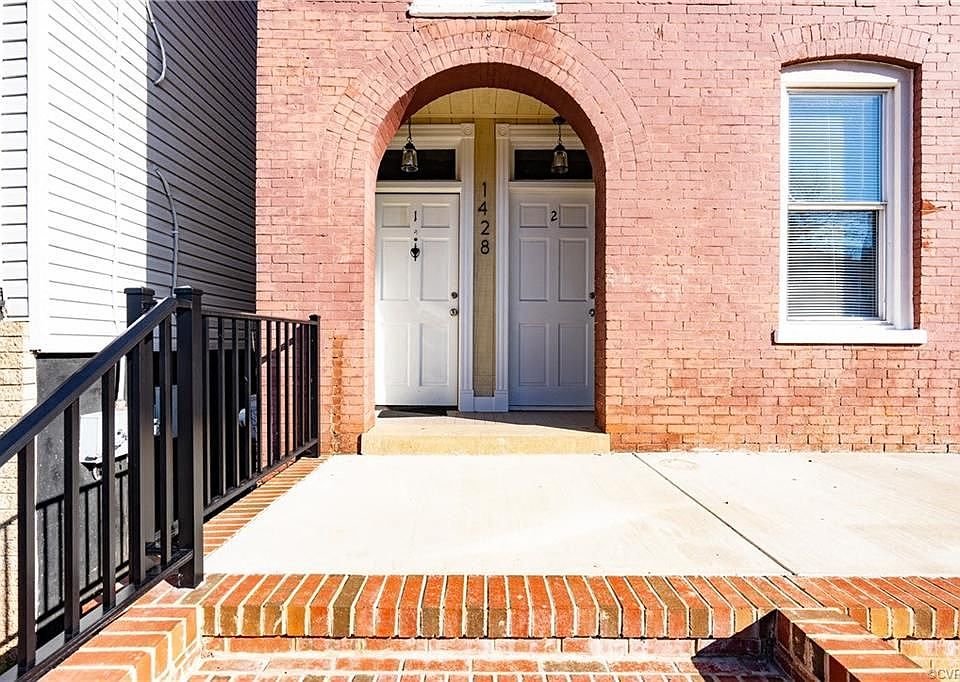 1st image of 1428 W Clay St #2