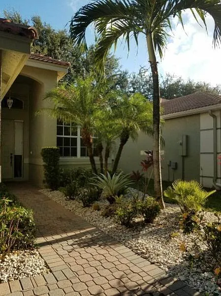 3 bed, 2.0 bath, 1617 sqft, $4,700 — Photo 2