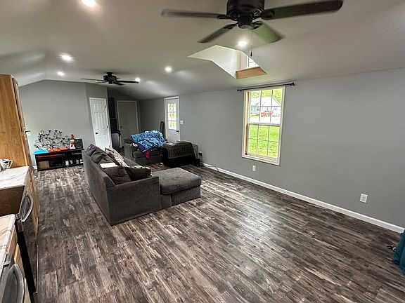 4th image of 2401 Butler Rd