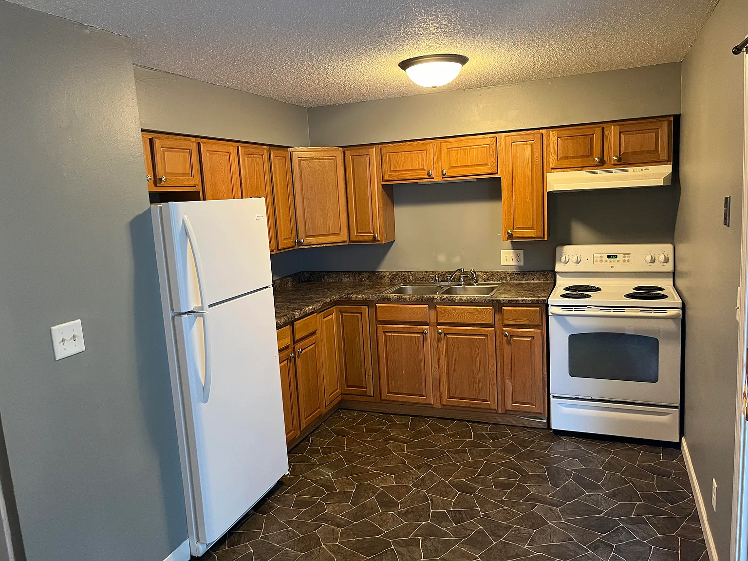 3 bed, 1040 sqft, $1,300 — Photo 2