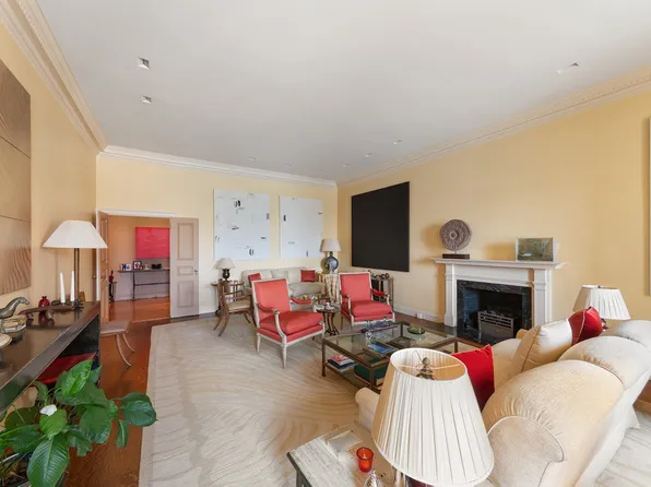 435 East 52nd Street image 11 of 12