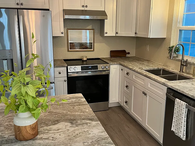 1858 SE Lake Weir Ave — Photo 3
