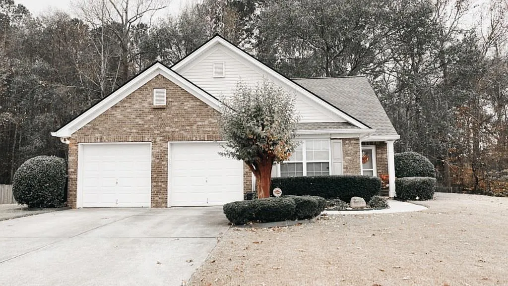 3 bed, 2.0 bath, 1298 sqft, $2,500 — Photo 1
