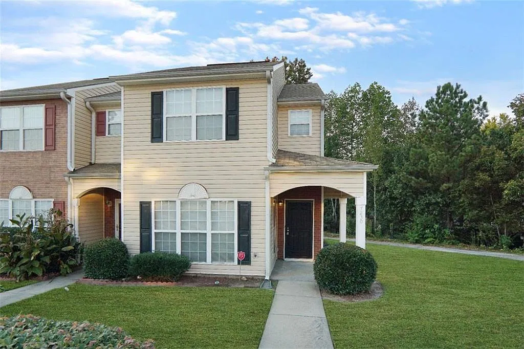 3 bed, 2.5 bath, 1350 sqft, $1,850 — Photo 1
