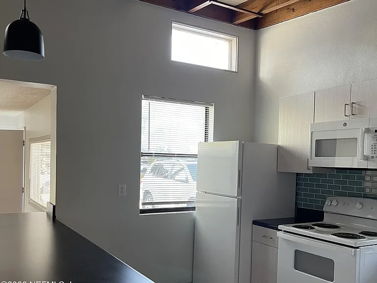 530 Myra St — Photo 12