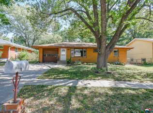 1110 Rosewood Dr, Lincoln, NE 68510