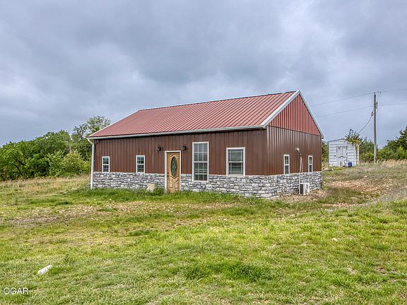 5th image of 7900 SE Friends Rd
