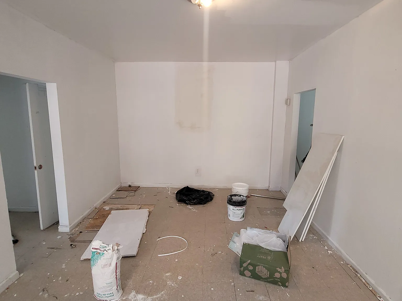 3 bed, 800 sqft, $2,889 — Photo 3
