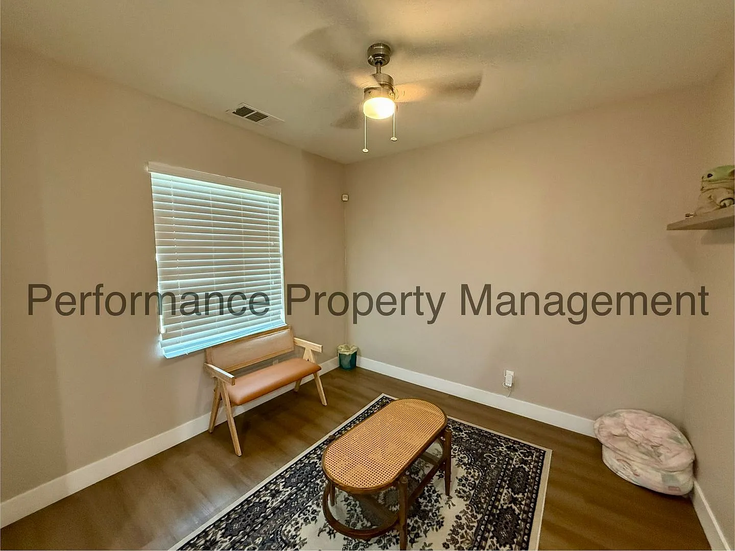 Beautiful 2 Storty 4 Bed/3.5 Bath Home w/ RBP & Deposit Alternative Option — Photo 3
