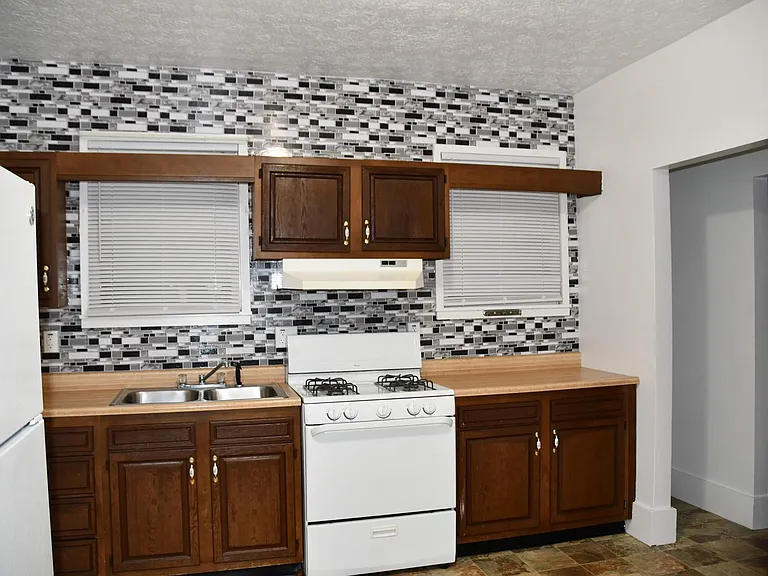 277 S Walnut St #3 — Photo 4